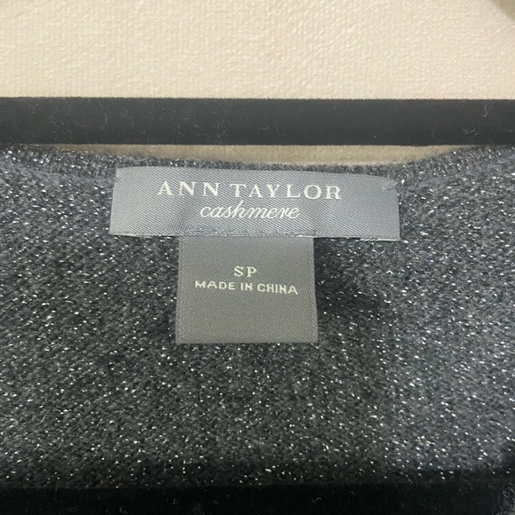 Ann Taylor LIKE NEW grey metallic cashmere v neck ruffle sleeve sweater SP - Picture 5 of 5